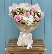 Букет цветов из:  Гвоздики, Орхидеи и Розы в Троицком