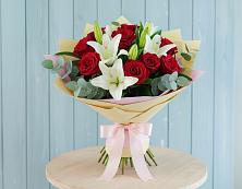 Букет цветов из:  Лилии и Розы в Троицком