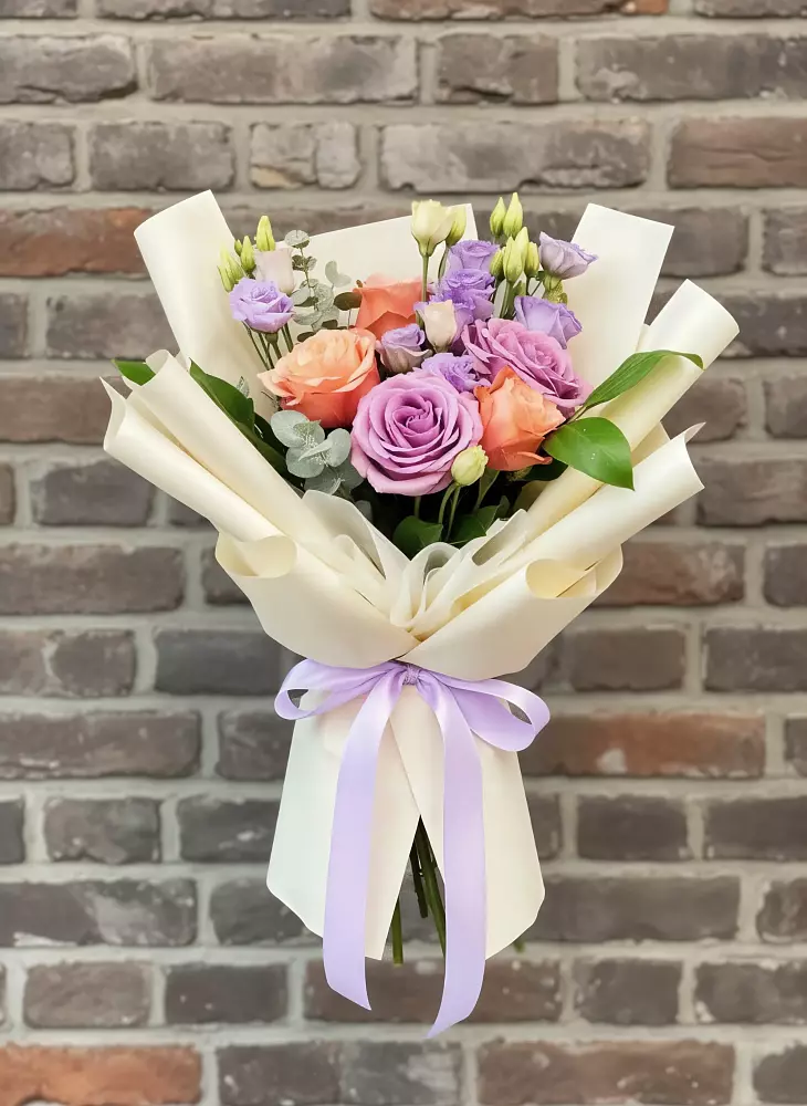 Букет цветов из: Лизиантусы и Розы в Троицком