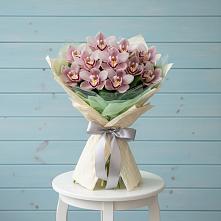 Букет цветов из:  Орхидеи и Розы в Троицком