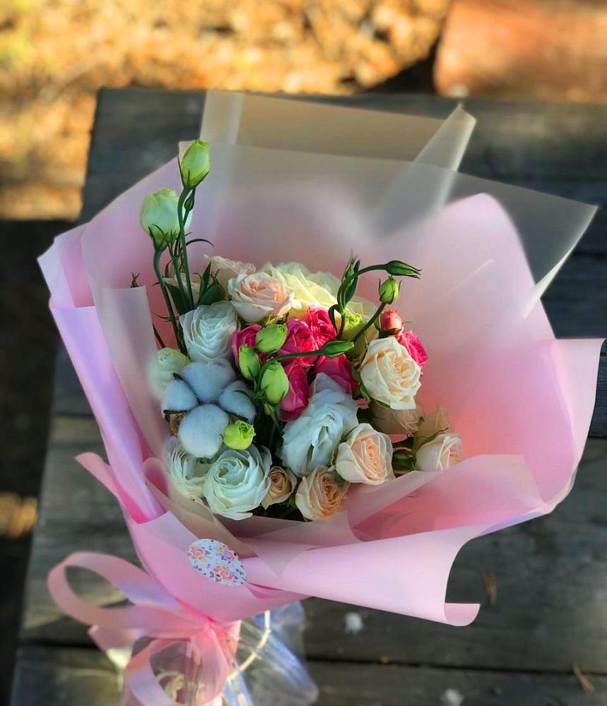 Букет цветов из: Розы и Лизиантусы в Троицком