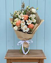 Букет цветов из:  Альстромерии, Лизиантусы, Розы и Хризантемы #REPLACE_PRED# Троицком