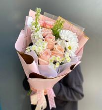 Букет цветов из:  Хризантемы и Розы в Троицком