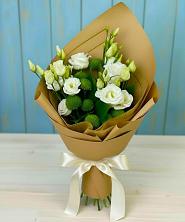 Букет цветов из:  Хризантемы и Лизиантусы в Троицком