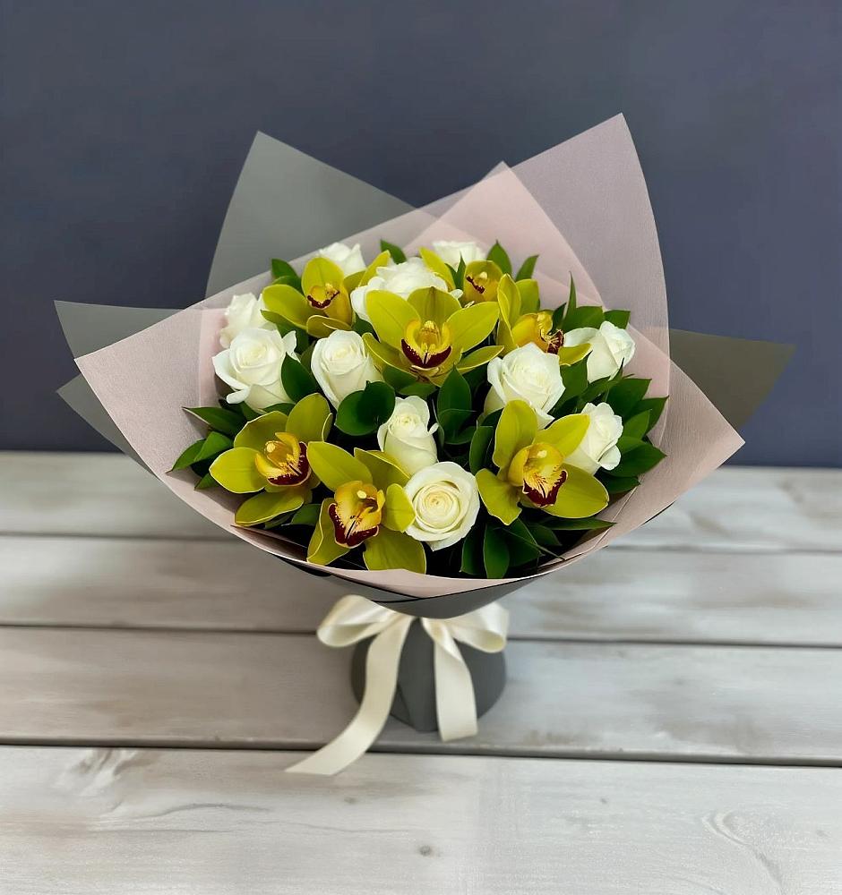 Букет цветов из: Орхидеи и Розы в Троицком