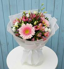 Букет цветов из:  Герберы, Альстромерии и Лизиантусы в Троицком