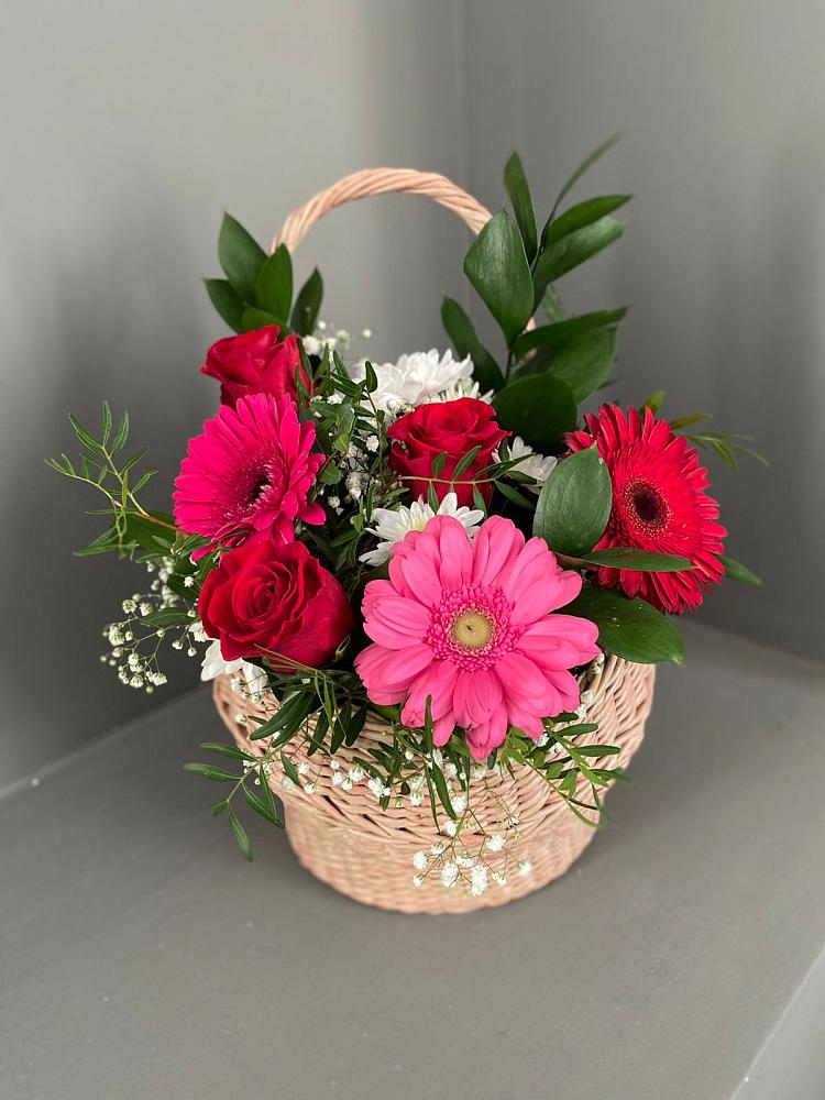 Цветочная композиция из Розы, Хризантемы и Герберы в корзине в Троицком