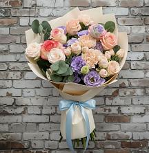 Букет цветов из:  Розы, Лизиантусы и Гвоздики в Троицком