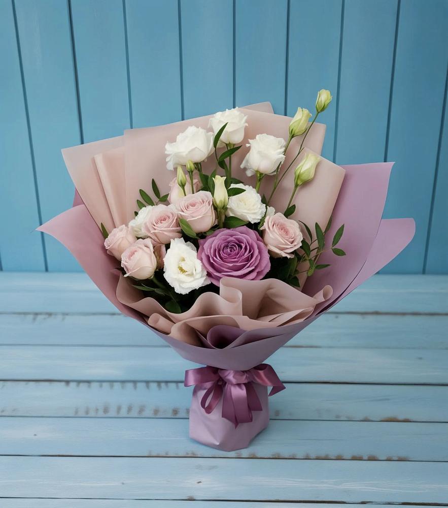 Букет цветов из: Розы и Лизиантусы в Троицком